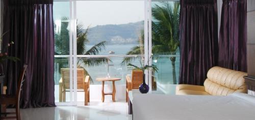 Rayaburi Beach Club Patong Bilik gambar